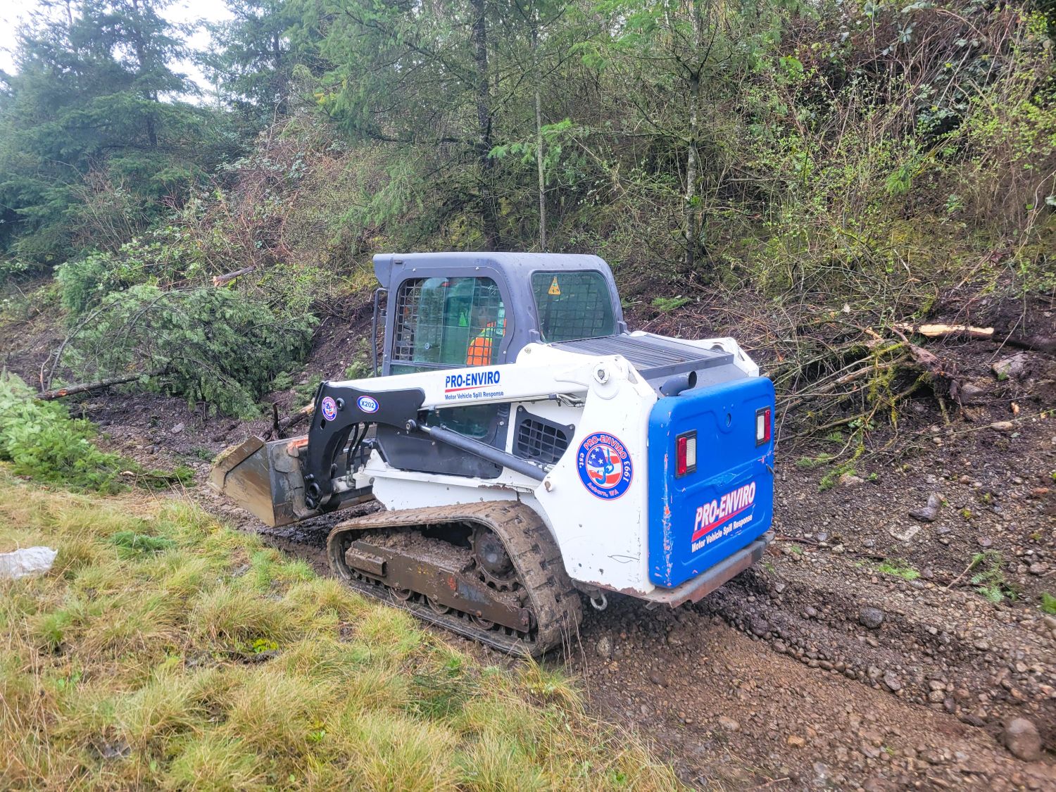 Pro-Enviro recovers the ditch and accident site.