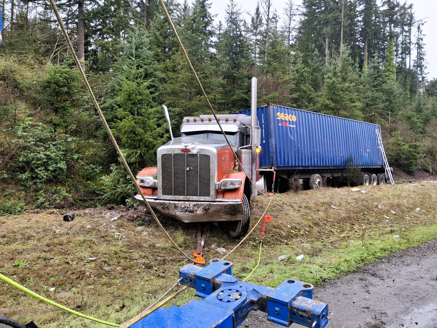 Heavy truck recovery in Maple Valley